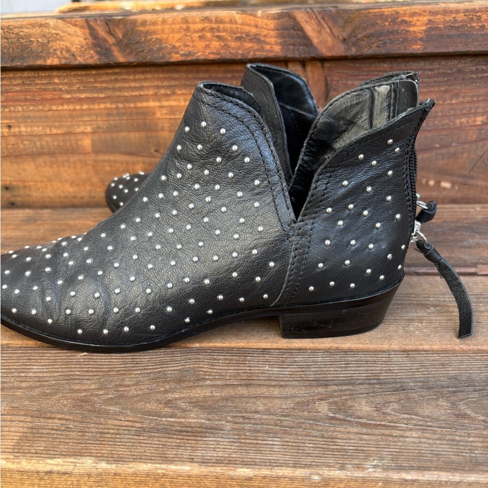 Reaction by Kenneth Cole Studded Black Leather Ankle Boots sz 7
